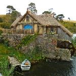 Hobbiton Millhouse & bridge